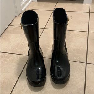 black rain boots
